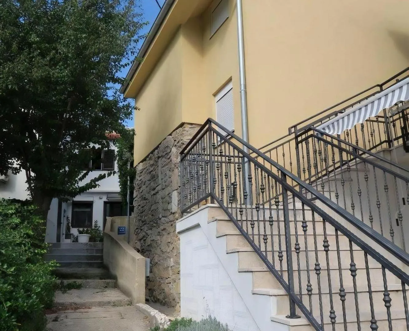 Renoviertes Ferienhaus In Baska Mit Terrasse 0*, Baska (Krk)
