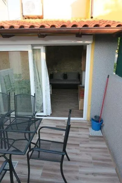 Renoviertes Ferienhaus In Baska Mit Terrasse 0*, Baška Hırvatistan
