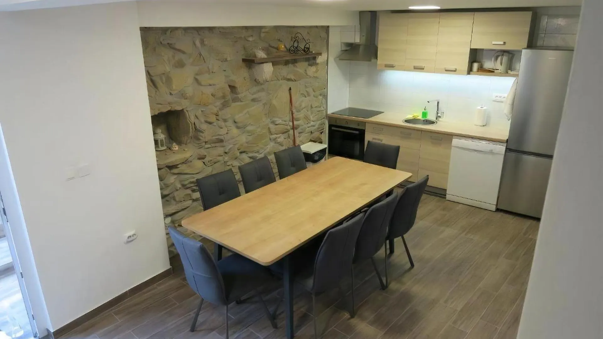 Renoviertes Ferienhaus In Baska Mit Terrasse location