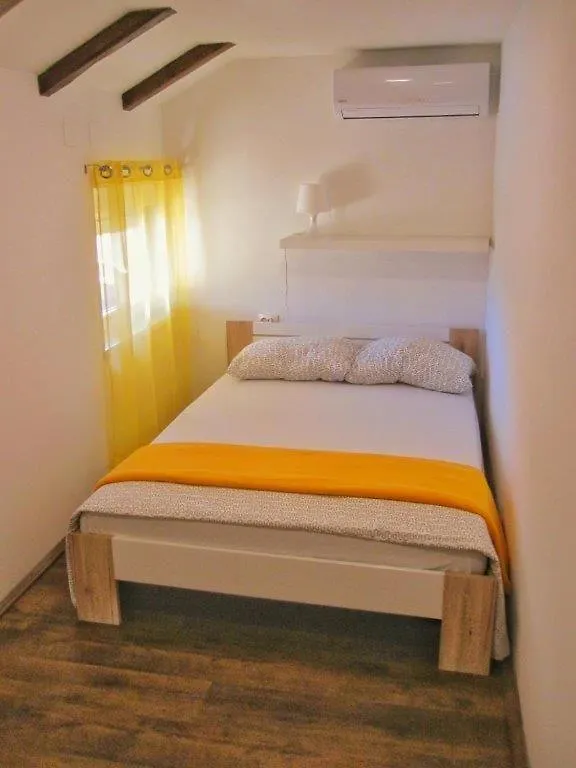 Renoviertes Ferienhaus In Baska Mit Terrasse 0*, Baska (Krk) Croatia