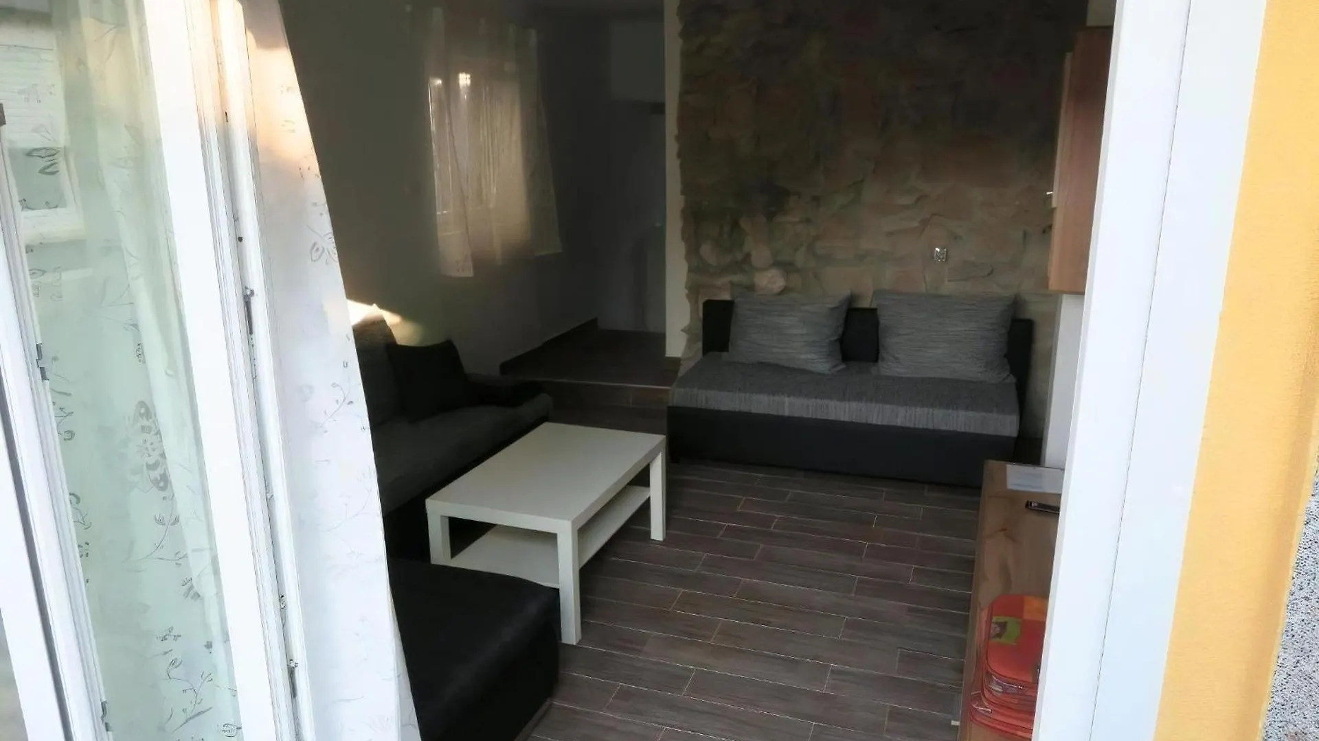 Renoviertes Ferienhaus In Baska Mit Terrasse
