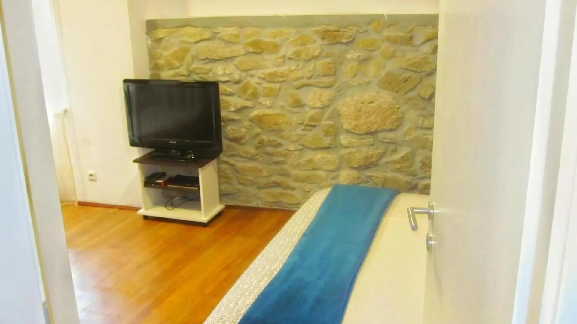 Renoviertes Ferienhaus In Baska Mit Terrasse Holiday home
